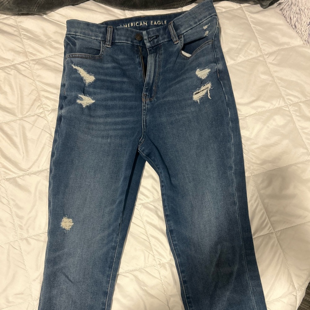 Size 8 American Eagle Lightly Distressed Jeans